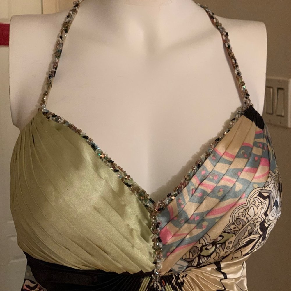 Robe en satin.  NEUVE